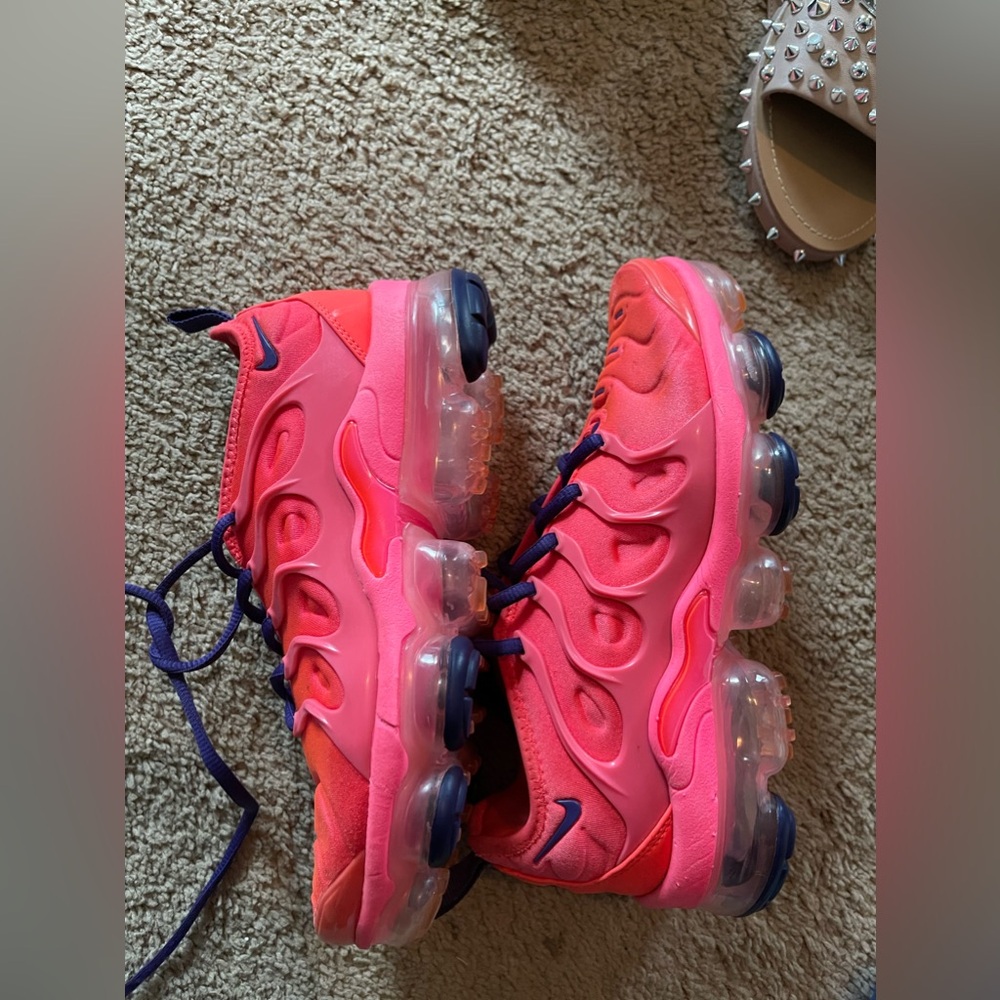 Nike Air Vapormax Plus "Bright Crimson Pink Blast" CU4907-600 Women’s Size 6.5
